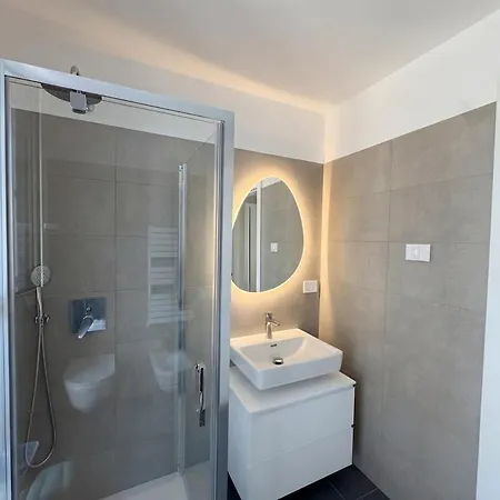 New Modern Flat 10 Min Duomo In A Quiet Area Apartamento Milão
