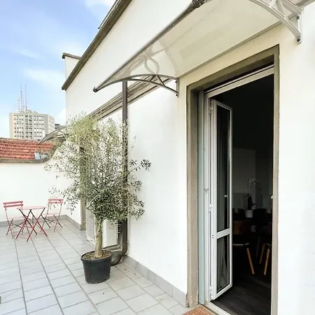 Brera Sun Terrace, Light-filled 4th R Floor Gem *