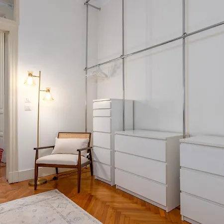 Stylish Flat On The Navigli For 6 Milano