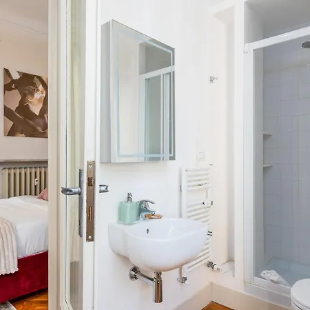 Stylish Flat On The Navigli For 6