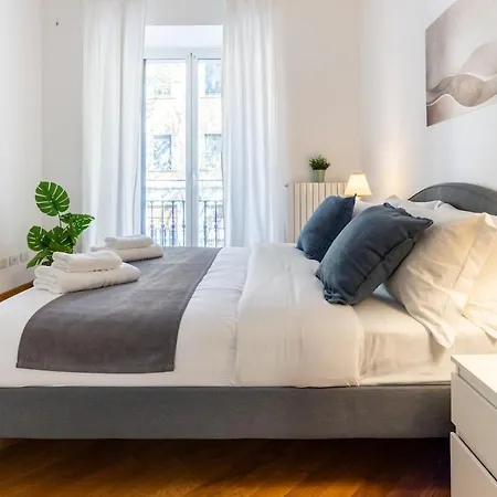 Apartman Duomo 15 Min Walk - Historic Center - 2 Bedrooms With Terrace