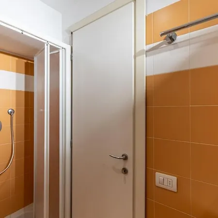 Duomo 15 Min Walk - Historic Center - 2 Bedrooms With Terrace Apartman