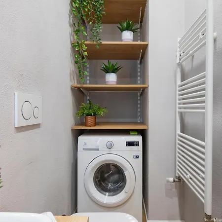 Apartamento Xenia - Three-room In Via Laurana 5 *