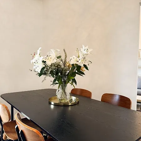 Brera Sun Terrace, Light-filled 4th R Floor Gem *