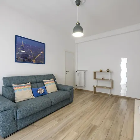 Via Cadibona, 10 - Living Apartamento Milão