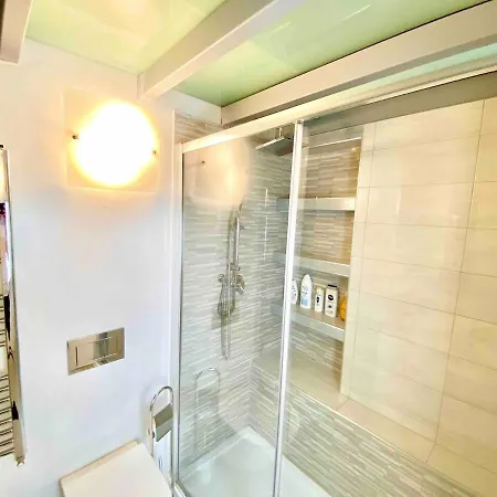 Loft In The Center - Metro - 12 Beds
