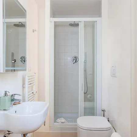 Stylish Flat On The Navigli For 6 Appartement Milaan