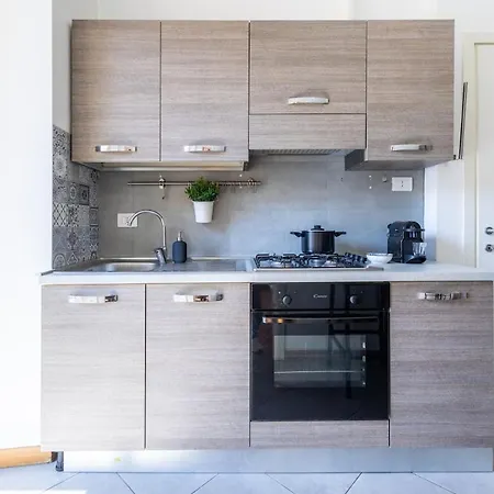 Duomo 15 Min Walk - Historic Center - 2 Bedrooms With Terrace Apartman Milánó