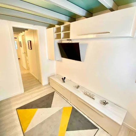 Loft In The Center - Metro - 12 Beds