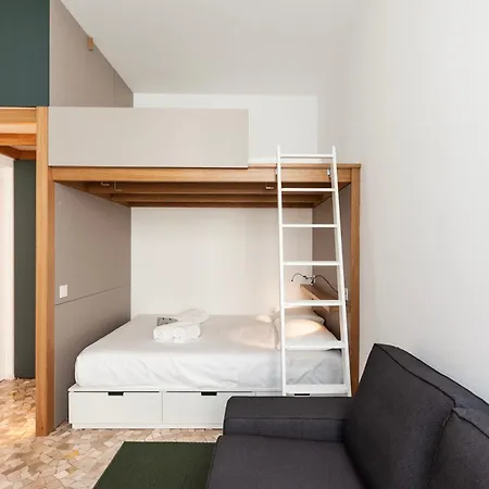 Youhosty - Reinach 8 * Milano