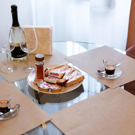 At 30 Viale Famagosta Apartman *