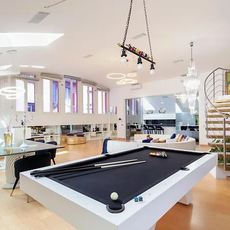 Pool & Billiard - Luxury Loft Di 400mq Con Cinema شقة