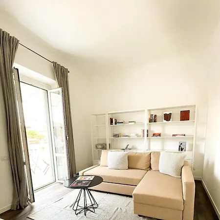 Brera Sun Terrace, Light-filled 4th R Floor Gem شقة