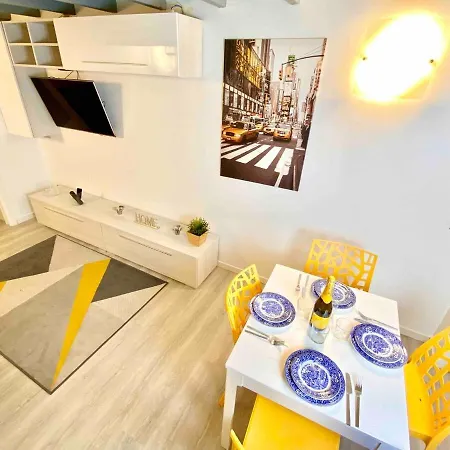 Loft In The Center - Metro - 12 Beds *