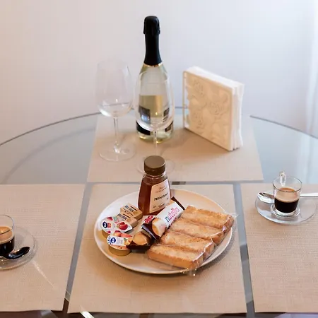 At 30 Viale Famagosta Apartman *