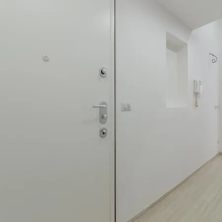 Cesare Da Sesto 10 - 2nd Floor - Leia Hospitality Apartman *