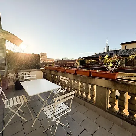 شقة Brera Sun Terrace, Light-filled 4th R Floor Gem *