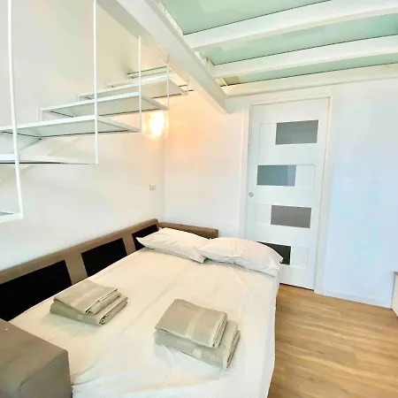Loft In The Center - Metro - 12 Beds Διαμέρισμα *