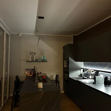 Stylish Modern 2-bedroom In *