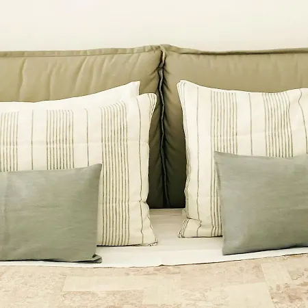 Brera Sun Terrace, Light-filled 4th R Floor Gem شقة