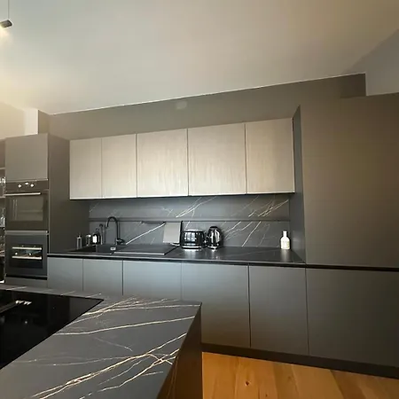 Stylish Modern 2-bedroom In Apartament *