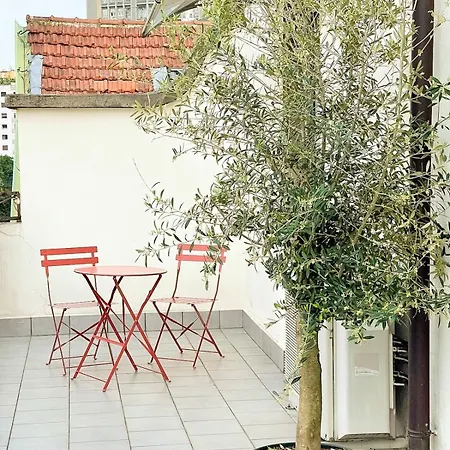 Brera Sun Terrace, Light-filled 4th R Floor Gem شقة