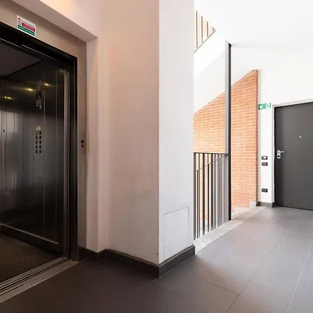 Large Duplex With Private Terrace Gluck Μιλάνο