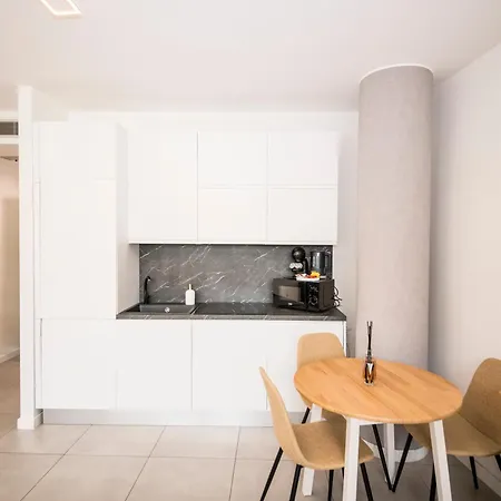 شقة Ponti Cozy - Private Parking Available, Near Navigli, Romolo Metro And Duomo ميلان