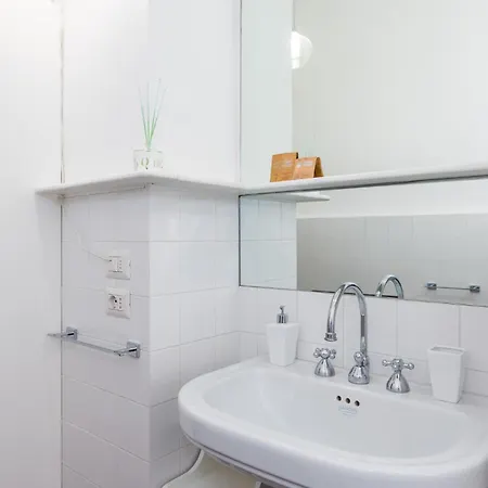 Stylish Flat On The Navigli For 6 * Milaan