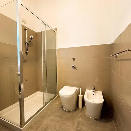 شقة Brera Sun Terrace, Light-filled 4th R Floor Gem *