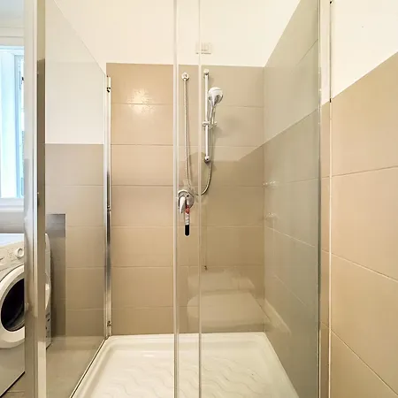 شقة Brera Sun Terrace, Light-filled 4th R Floor Gem
