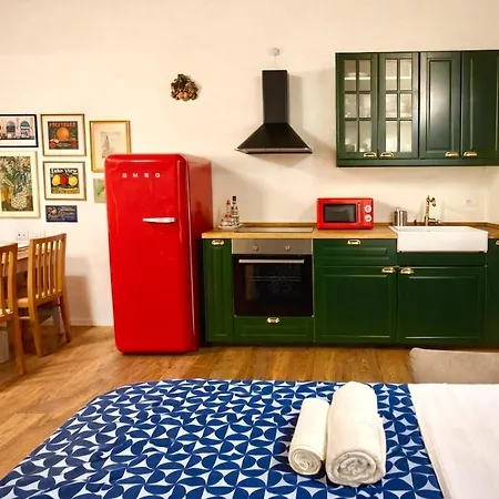 Duomo 10 Min Metro Vintage Italian Appartement