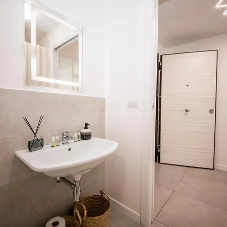 Ponti Cozy - Private Parking Available, Near Navigli, Romolo Metro And Duomo ميلان
