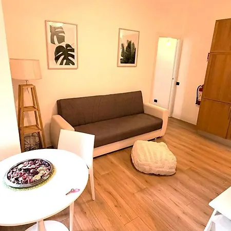 Elegant Isola District Apartment Milan