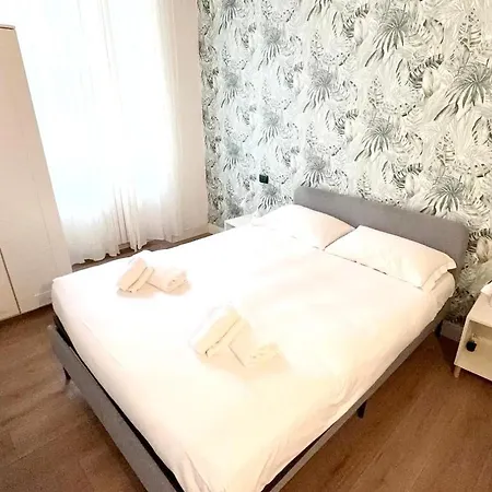 Apartment Elegant Isola District Milan