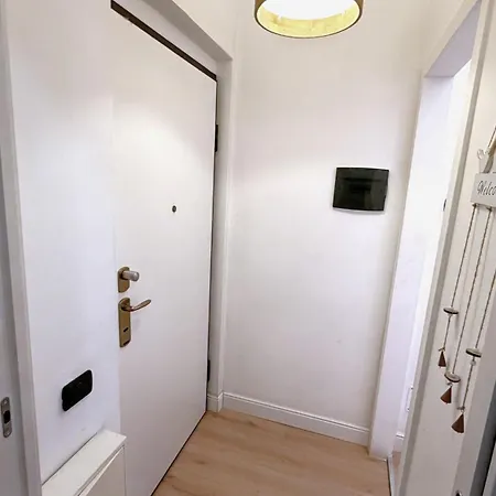 Apartment Elegant Isola District