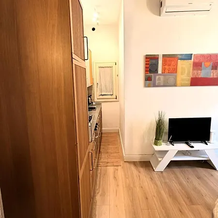 Elegant Isola District Apartment *