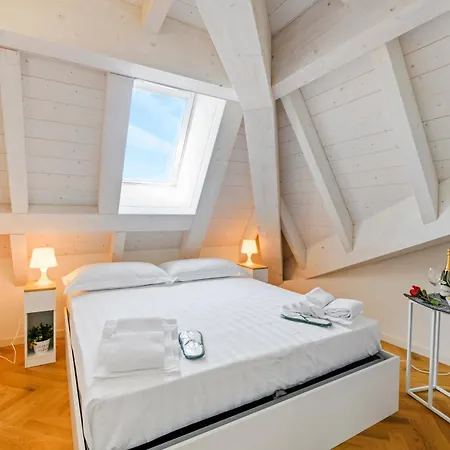 Novara, 62 - Sky Loft شقة