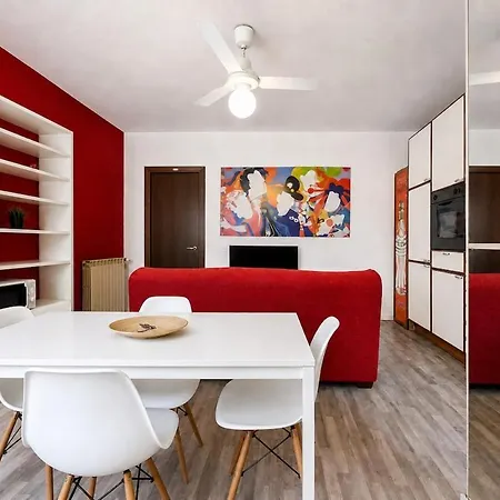Dentro, Smart In Cimiano M2 Near San Raffaele Hospital *