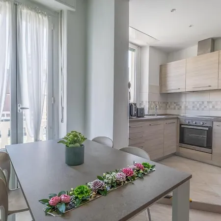 Urban Harmony - Balcony & 8 Min To Metro شقة *