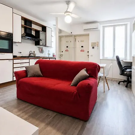 Dentro, Smart In Cimiano M2 Near San Raffaele Hospital *