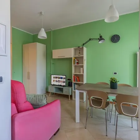 Urban Harmony - Balcony & 8 Min To Metro شقة