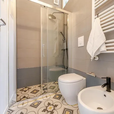 The Rent - Two-room In The Sant'ambrogio Neighborhood