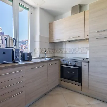 شقة Urban Harmony - Balcony & 8 Min To Metro *