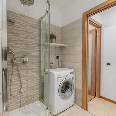 Urban Harmony - Balcony & 8 Min To Metro شقة