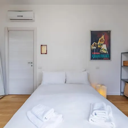 Afterglow - Urban Retreat With Balcony Appartamento