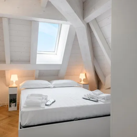 Novara, 62 - Sky Loft ميلان