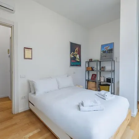 Afterglow - Urban Retreat With Balcony