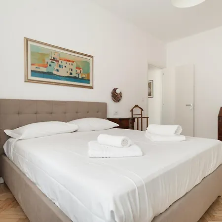 Guesthost - Comfy Balcony X4 Sondrio Mm3