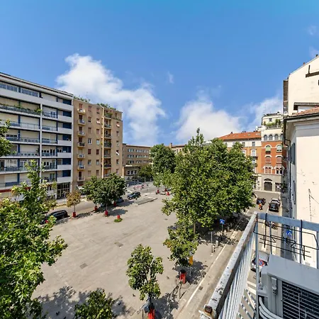 Appartement The Rent - Two-room In The Sant'ambrogio Neighborhood